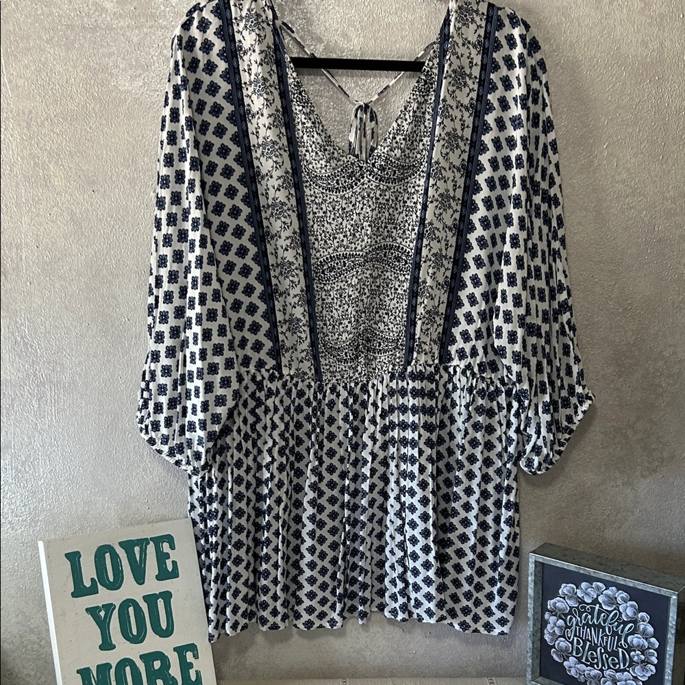 Elegant Blue and White Geometric Women's Blouse